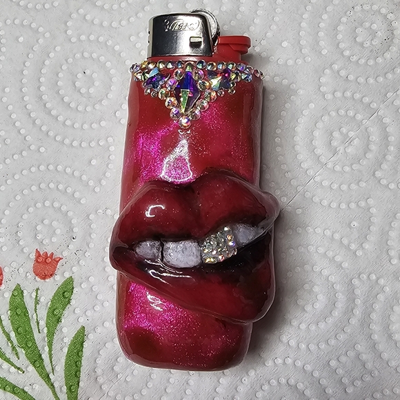 Accessories - Sparkling Pink Lipstick Lighter Case